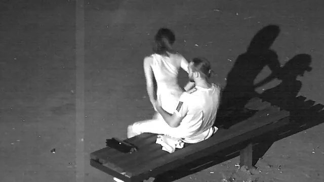 女性は古いスタイルで、ジャズの音で演奏します 女性 向け の セックス 動画