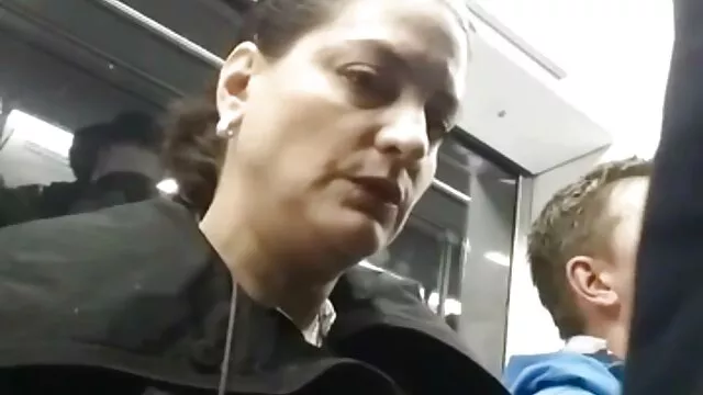 キスは継父が彼女とセックスをしていたと主張 女性 が 見る セックス 動画