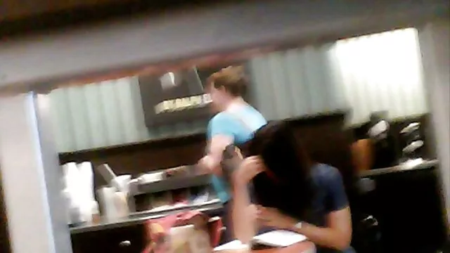 友人はダイニングテーブルの上に彼女の目隠し セックス 無料 動画 女性 向け