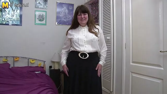 株式は仕事で彼女の夫のために働く セックス 動画 女の子 向け