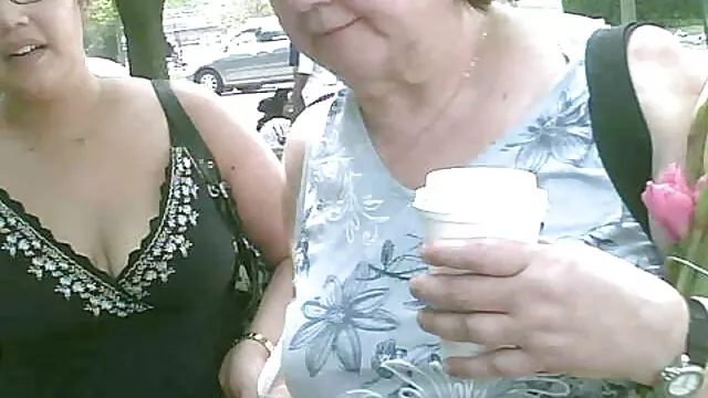 私の母は新生児と一緒に部屋に入り、彼らと一緒に寝ました。 月野 帯 人 セックス