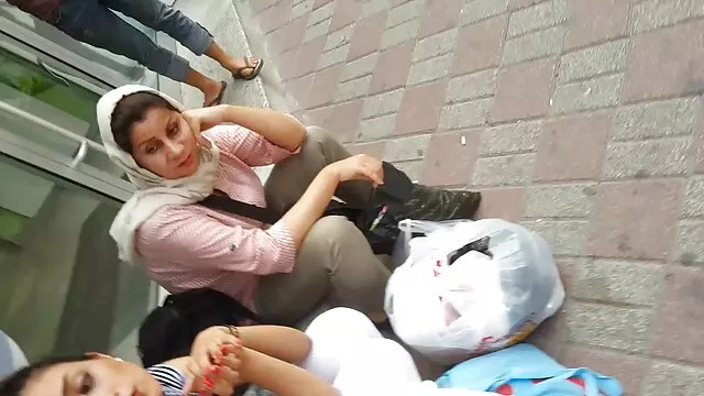 カメラで人を撃つ、彼らは頬に女の子をプッシュしました 無料 セックス 動画 女性 向け