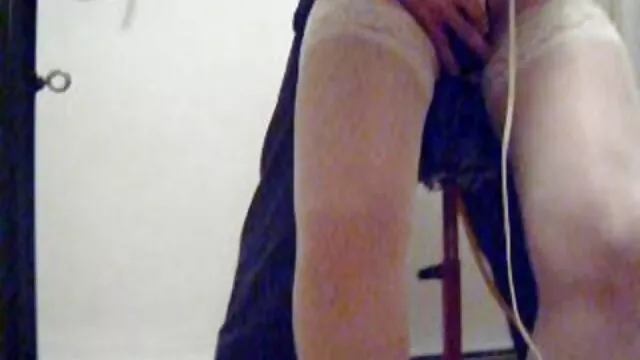 二人の男は靴下のペアを引っ張ります セックス 女性 向け 動画