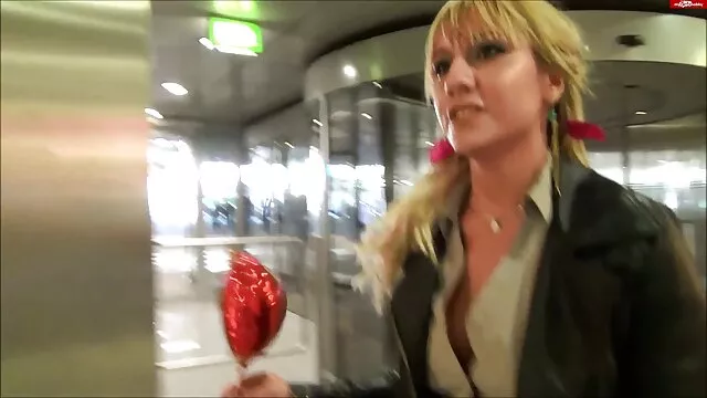 男は口の中でメンバーと副社長によって彼の妻を罰する 女の子 向け セックス 動画