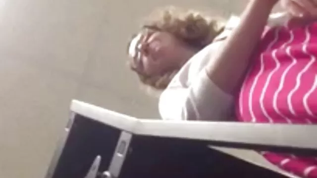 Soniaは親切に彼女の息子と彼の親友を呪った 女性 向け セックス 動画