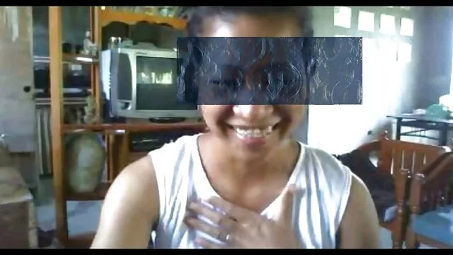 ブルネットは海でボールを再生します 女性 向け セックス 動画