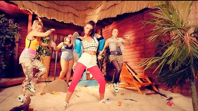 彼女のねじれた乳首から 無料 セックス 動画 女性 向け